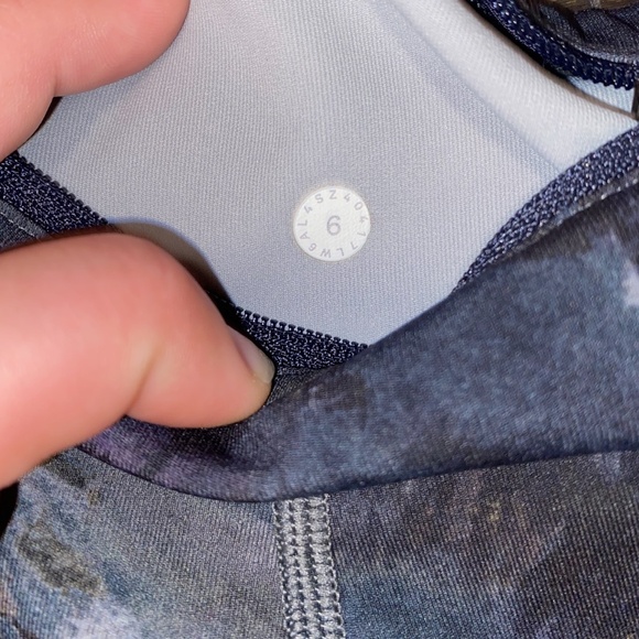 Lululemon Leggings Size 6 - Picture 5 of 6